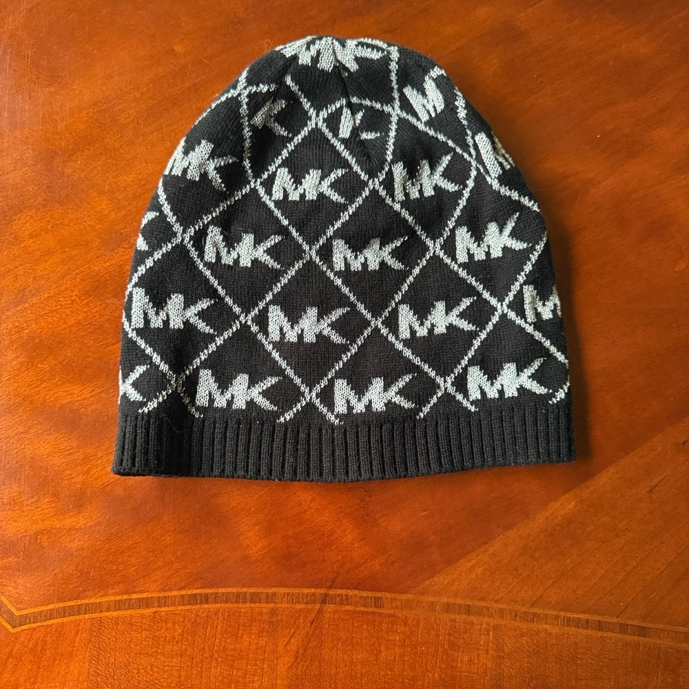 Michael Kors tight Monogram Black and Silver